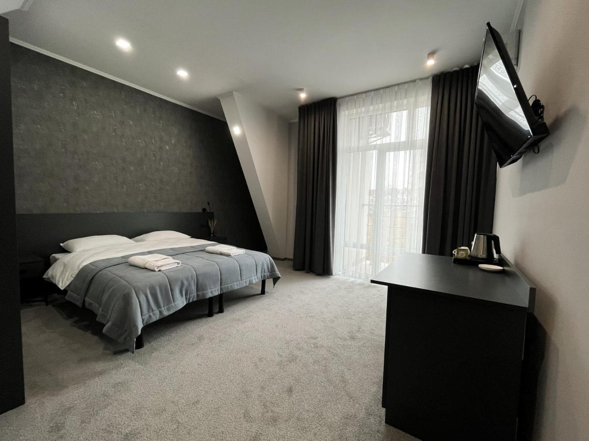 Deluxe Family Room,1385887868:JPEG